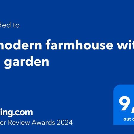 A Modern Farmhouse With Big Garden Trápeza Exteriér fotografie
