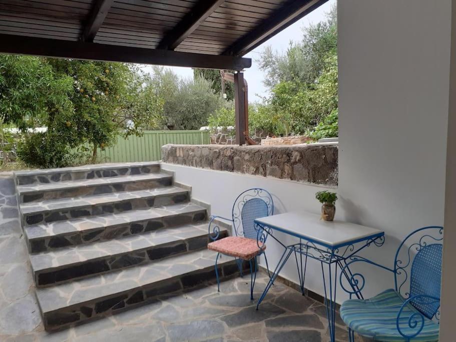 A Modern Farmhouse With Big Garden Trápeza Exteriér fotografie